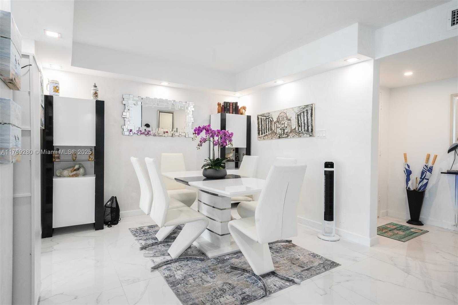 Small Image of 18071 BISCAYNE BLVD #901, Aventura Number 6