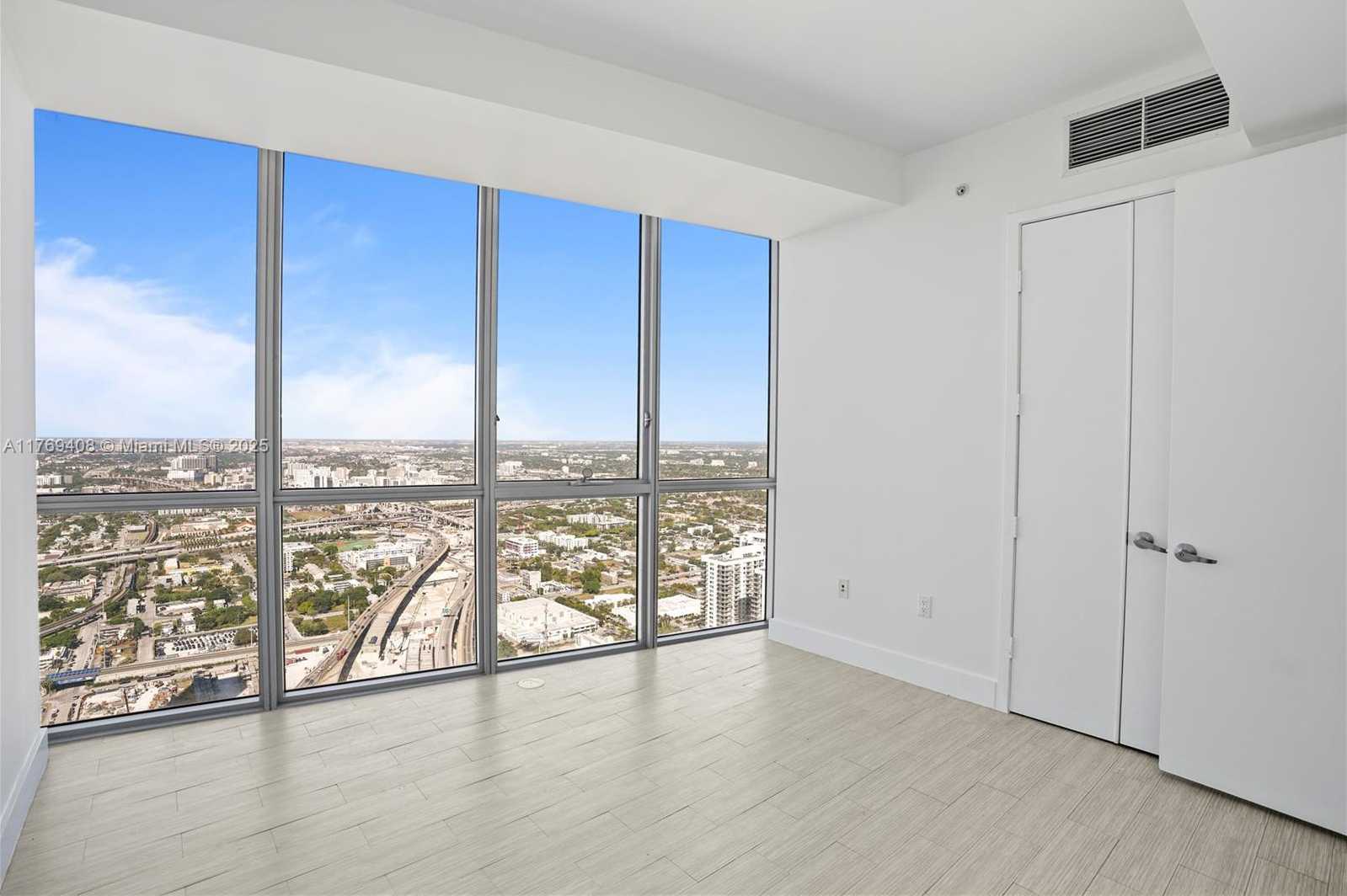Small Image of 1100 BISCAYNE BLVD #5907, Miami Number 15