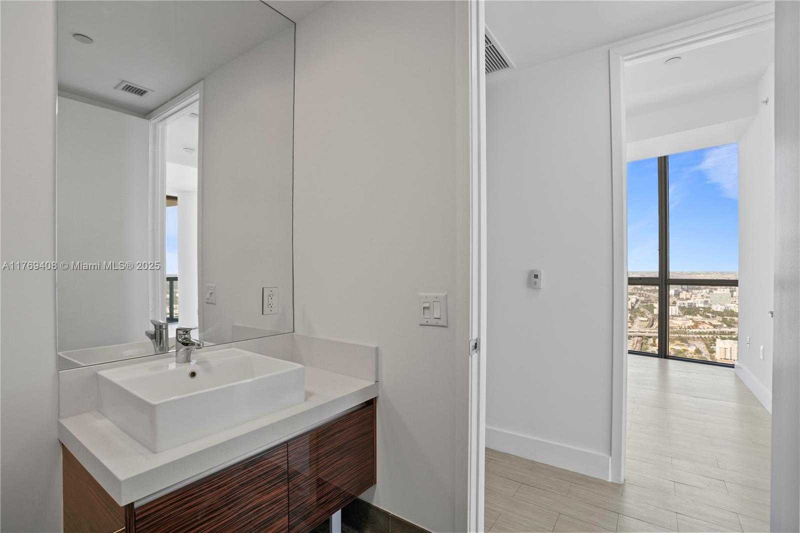 Small Image of 1100 BISCAYNE BLVD #5907, Miami Number 18
