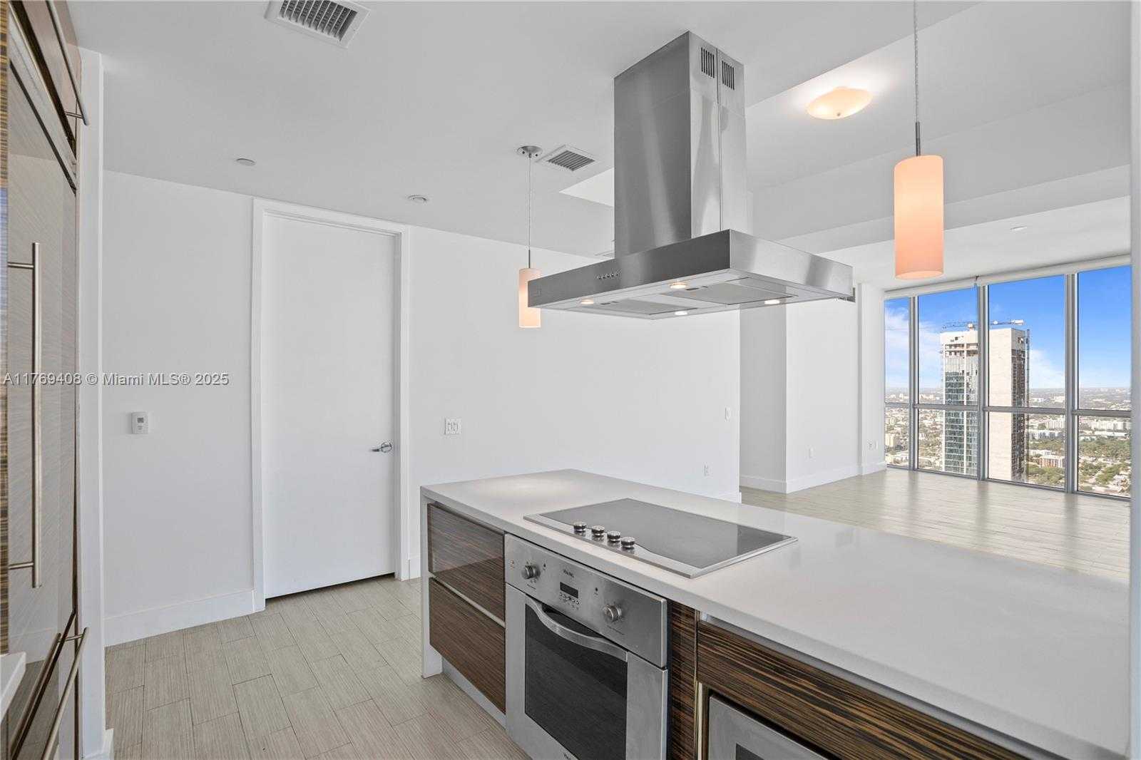 Small Image of 1100 BISCAYNE BLVD #5907, Miami Number 2