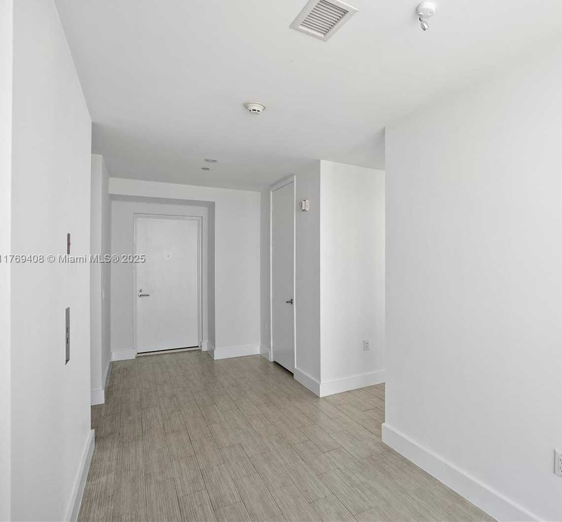 Small Image of 1100 BISCAYNE BLVD #5907, Miami Number 43