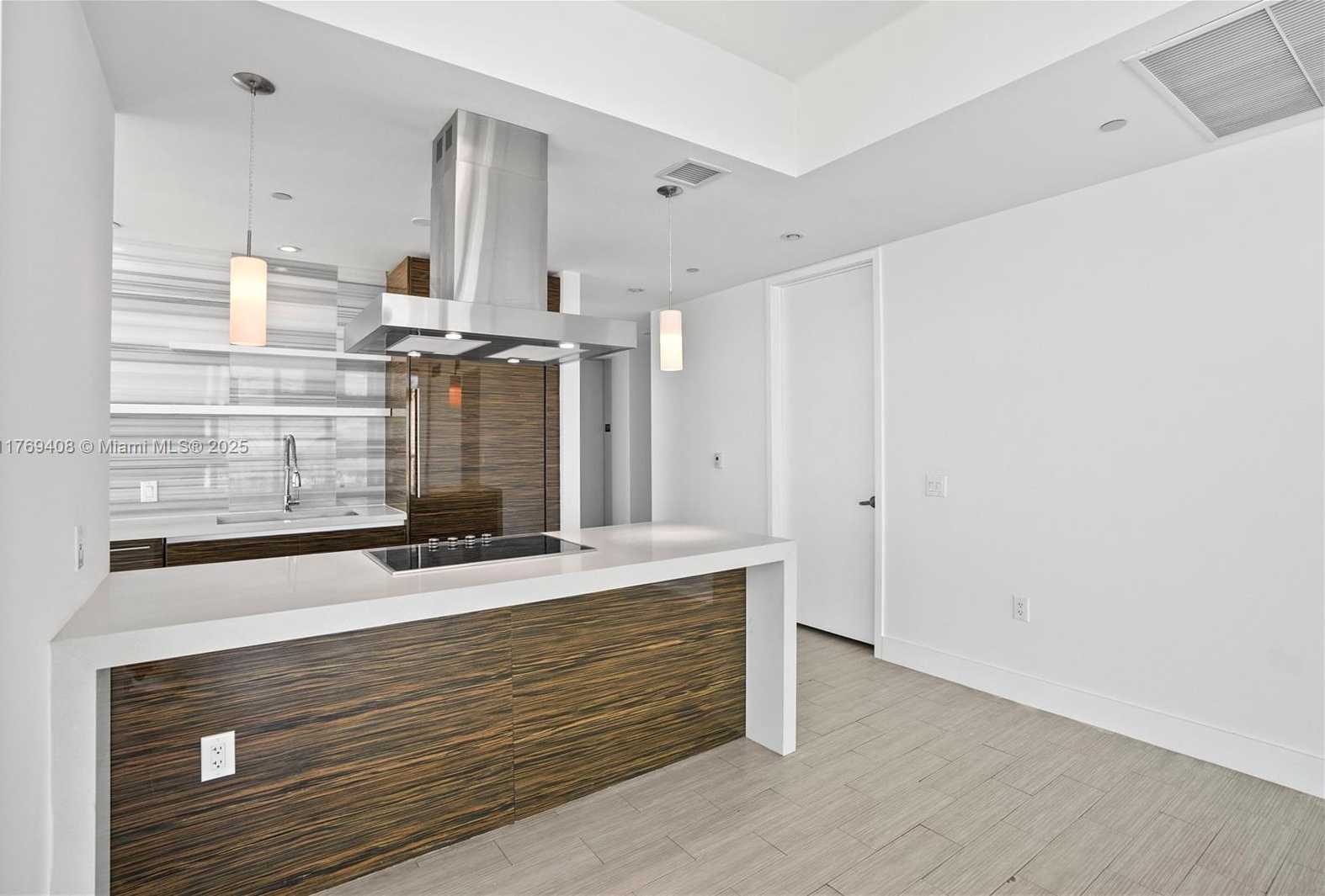 Small Image of 1100 BISCAYNE BLVD #5907, Miami Number 6
