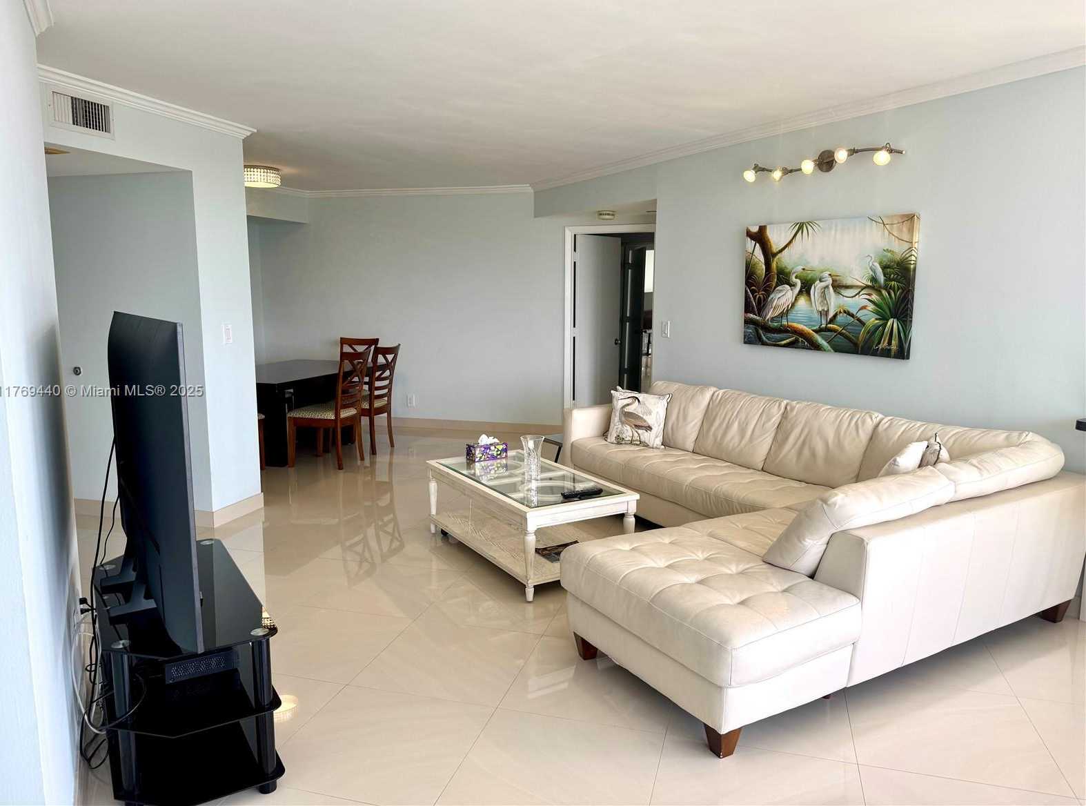 Small Image of 1000 ISLAND BL #710, Aventura Number 10
