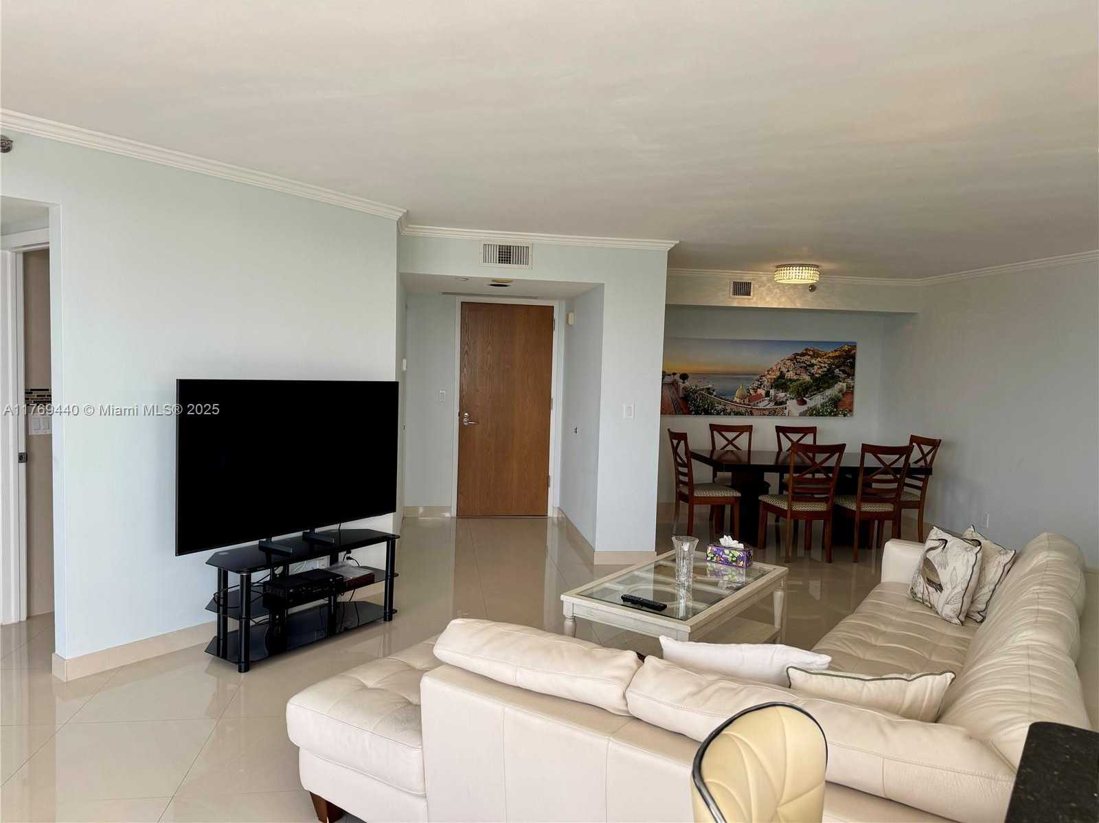 Small Image of 1000 ISLAND BL #710, Aventura Number 11