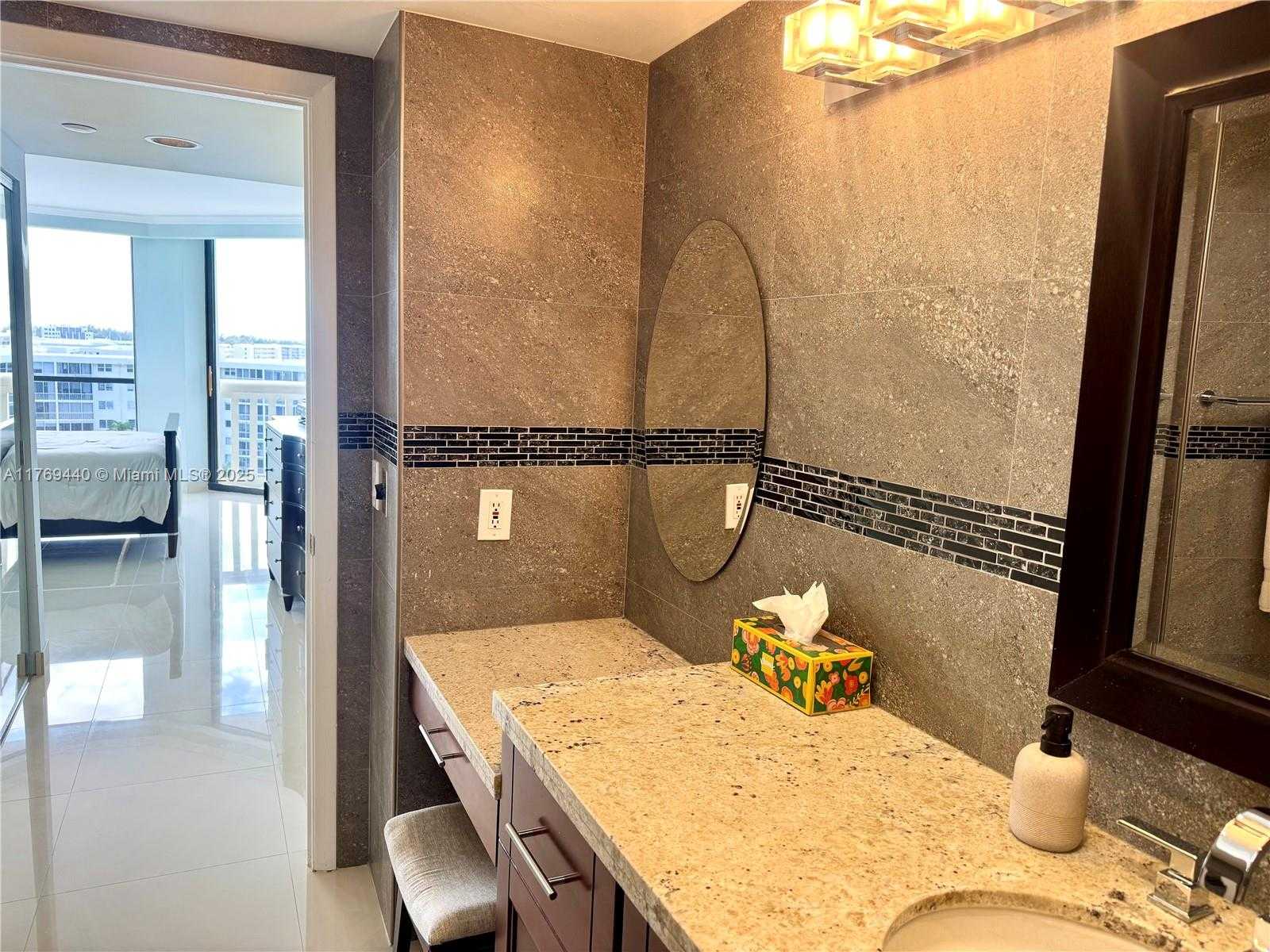 Small Image of 1000 ISLAND BL #710, Aventura Number 16