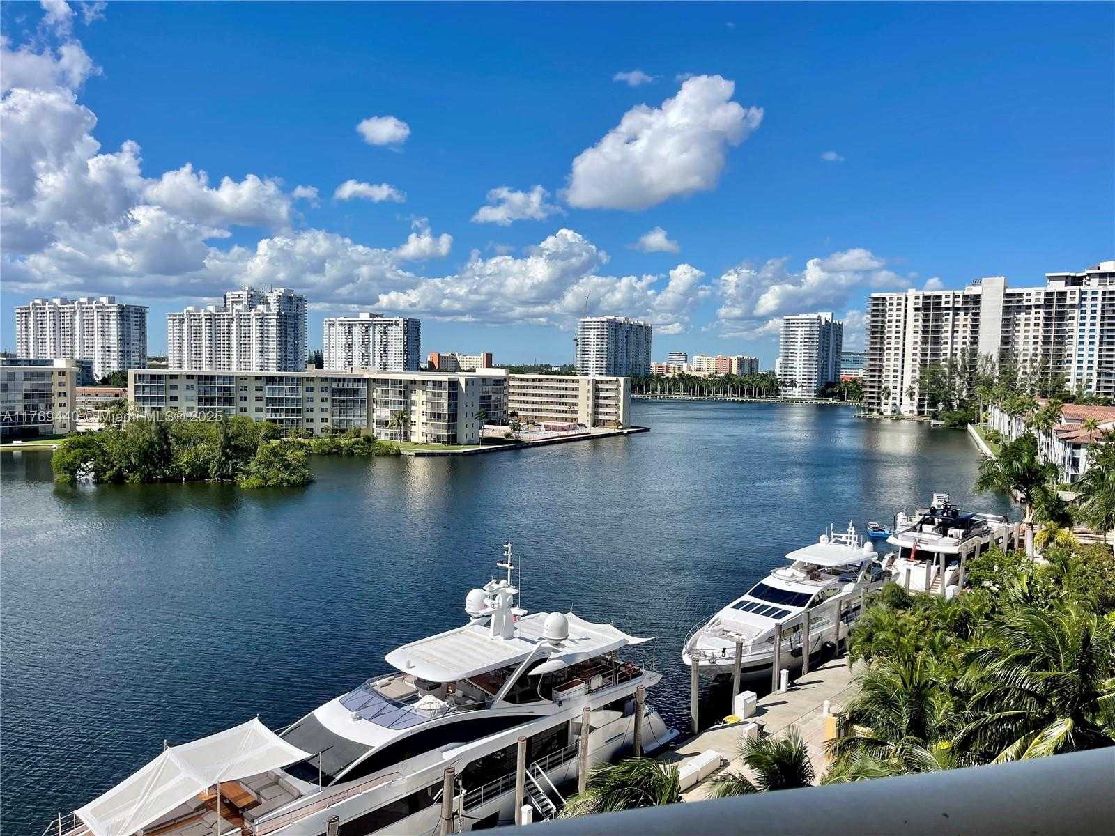 Small Image of 1000 ISLAND BL #710, Aventura Number 21