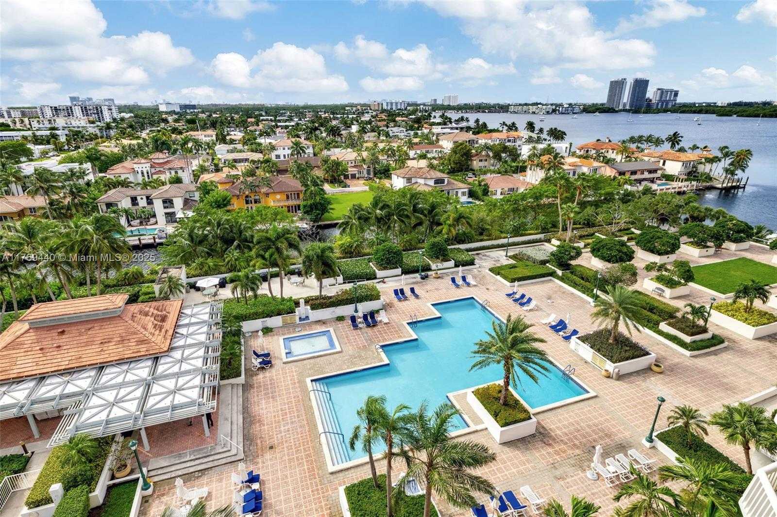 Small Image of 1000 ISLAND BL #710, Aventura Number 28