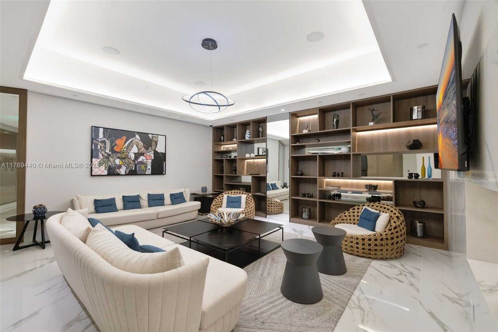 Small Image of 1000 ISLAND BL #710, Aventura Number 29