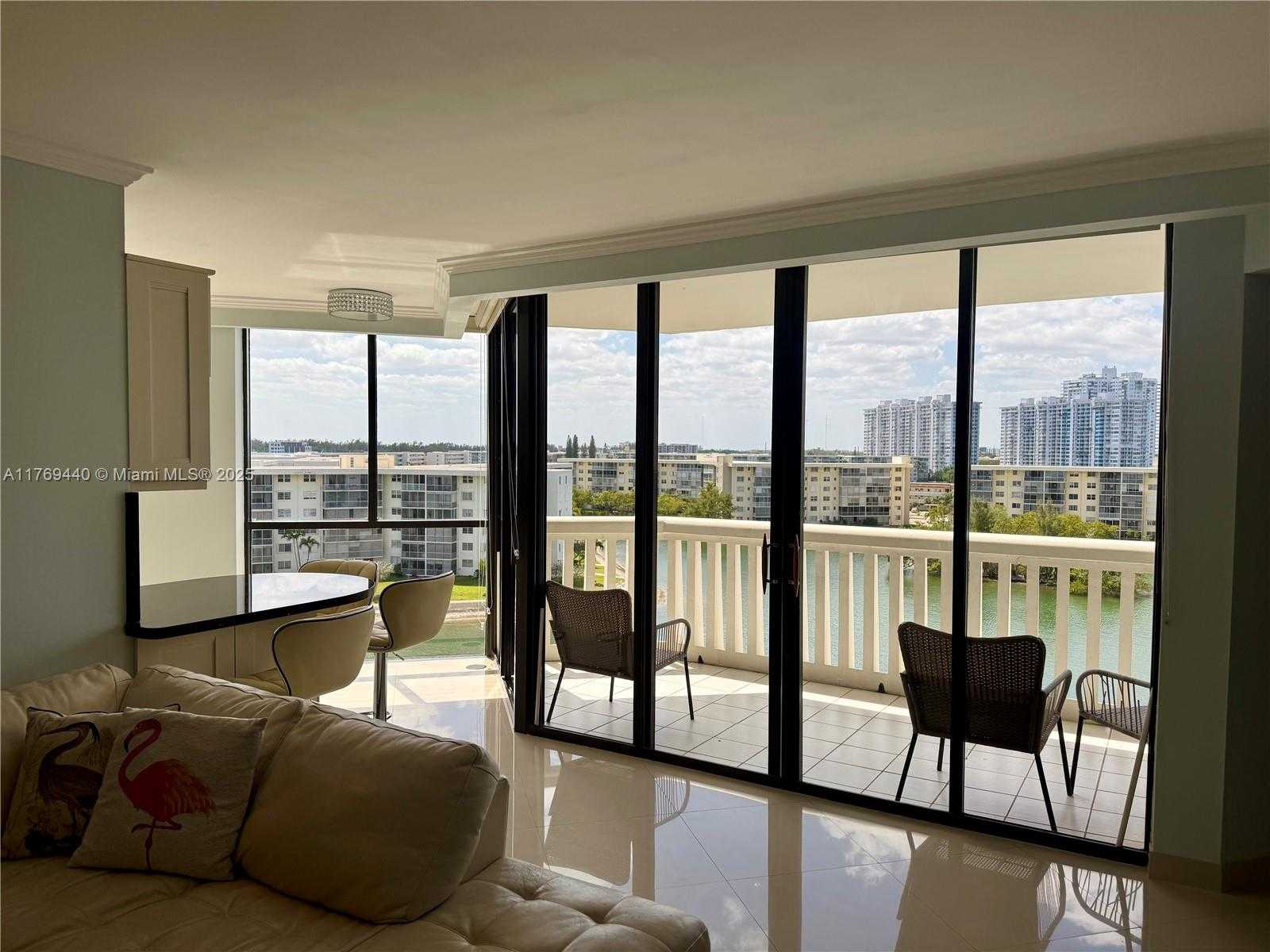 Small Image of 1000 ISLAND BL #710, Aventura Number 3