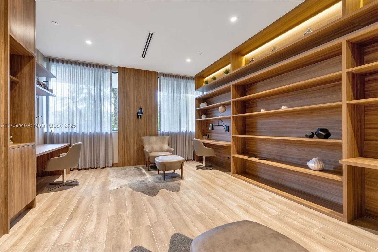 Small Image of 1000 ISLAND BL #710, Aventura Number 31