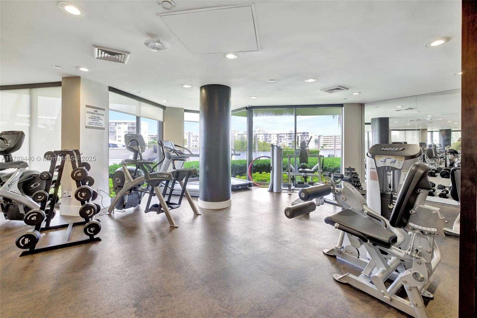Small Image of 1000 ISLAND BL #710, Aventura Number 32