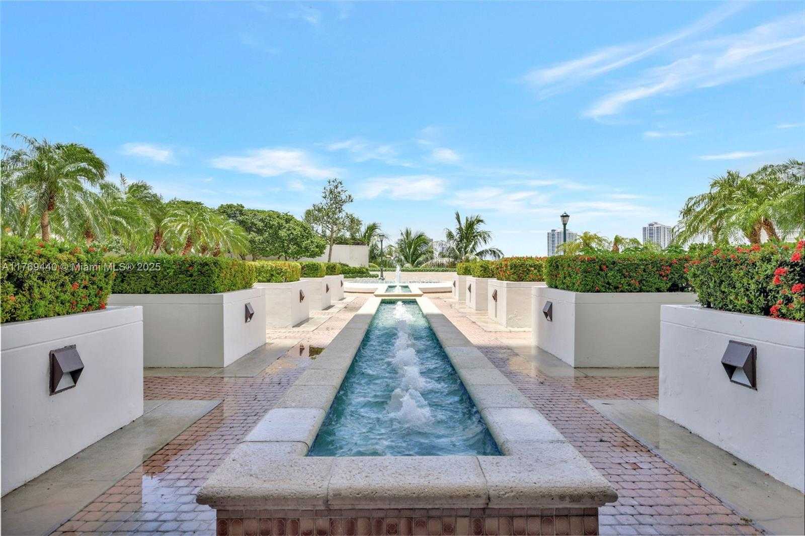 Small Image of 1000 ISLAND BL #710, Aventura Number 33