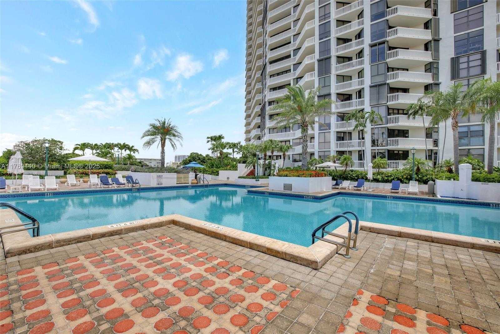 Small Image of 1000 ISLAND BL #710, Aventura Number 34