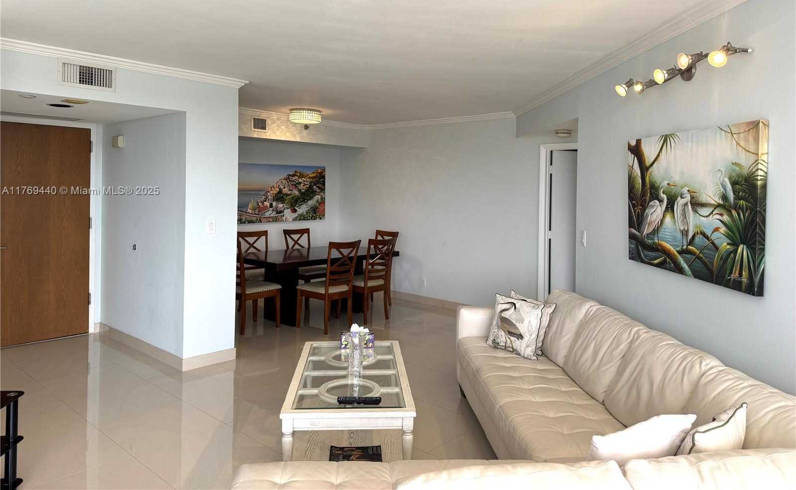 Small Image of 1000 ISLAND BL #710, Aventura Number 5