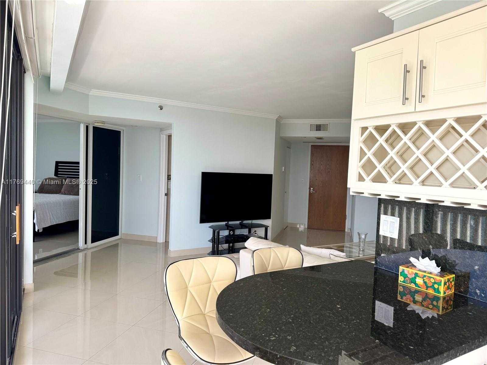 Small Image of 1000 ISLAND BL #710, Aventura Number 6