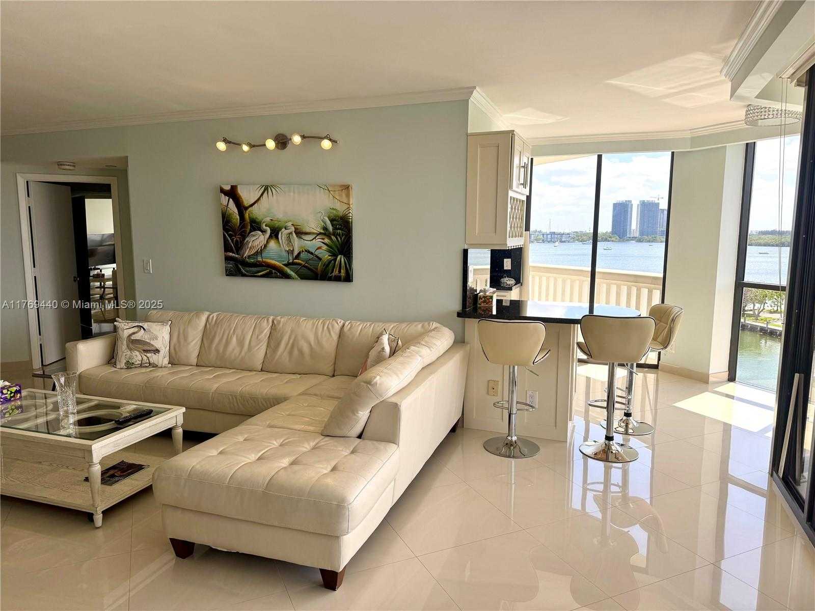 Small Image of 1000 ISLAND BL #710, Aventura Number 9