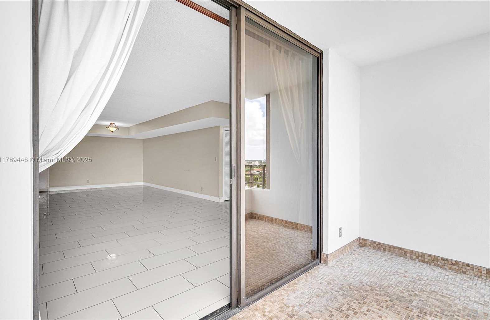 Small Image of 500 THREE ISLANDS BLVD #711, Hallandale Beach Number 20