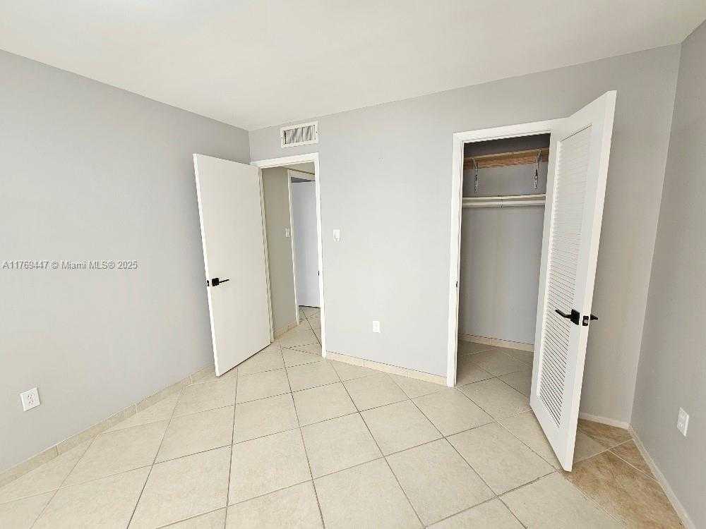 Small Image of 18041 BISCAYNE BLVD #1005, Aventura Number 13