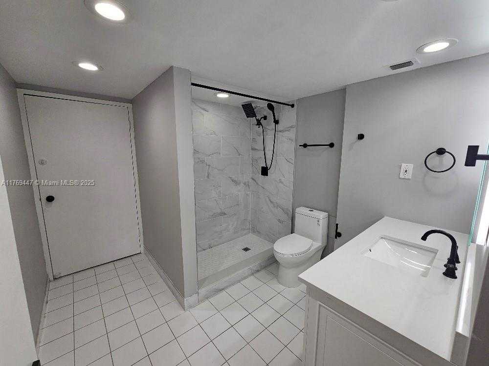 Small Image of 18041 BISCAYNE BLVD #1005, Aventura Number 16