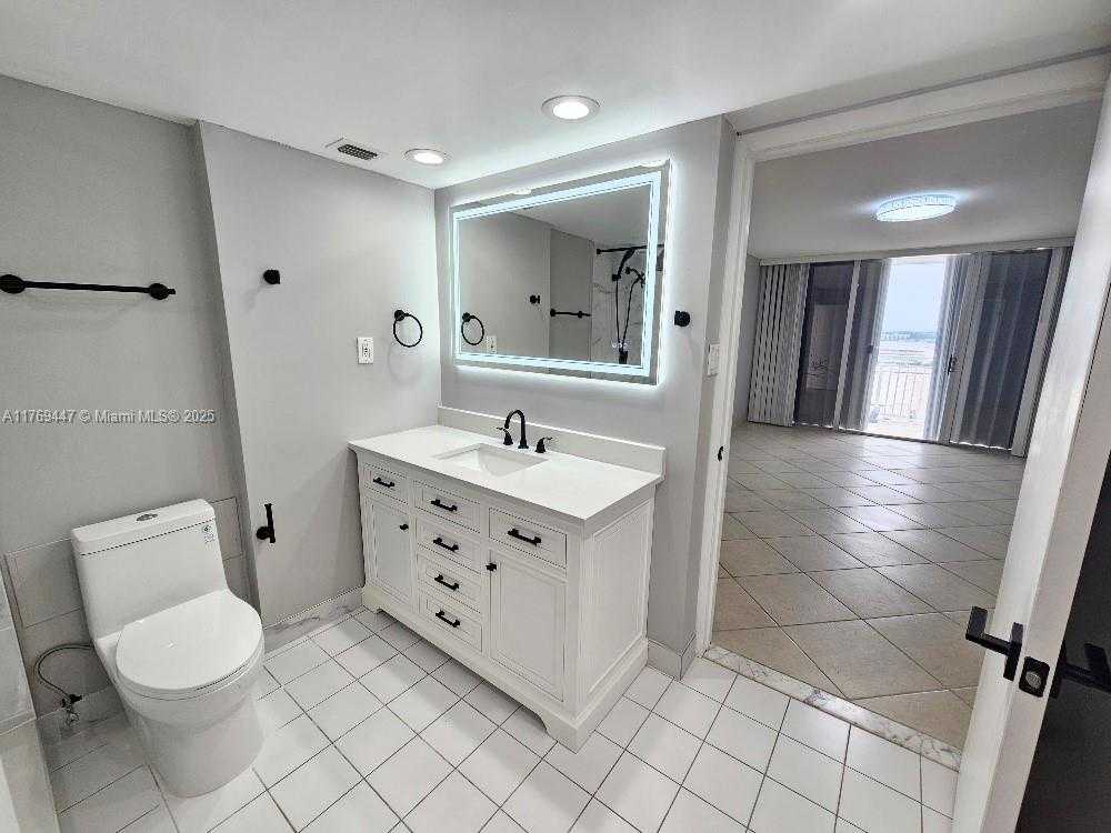 Small Image of 18041 BISCAYNE BLVD #1005, Aventura Number 17