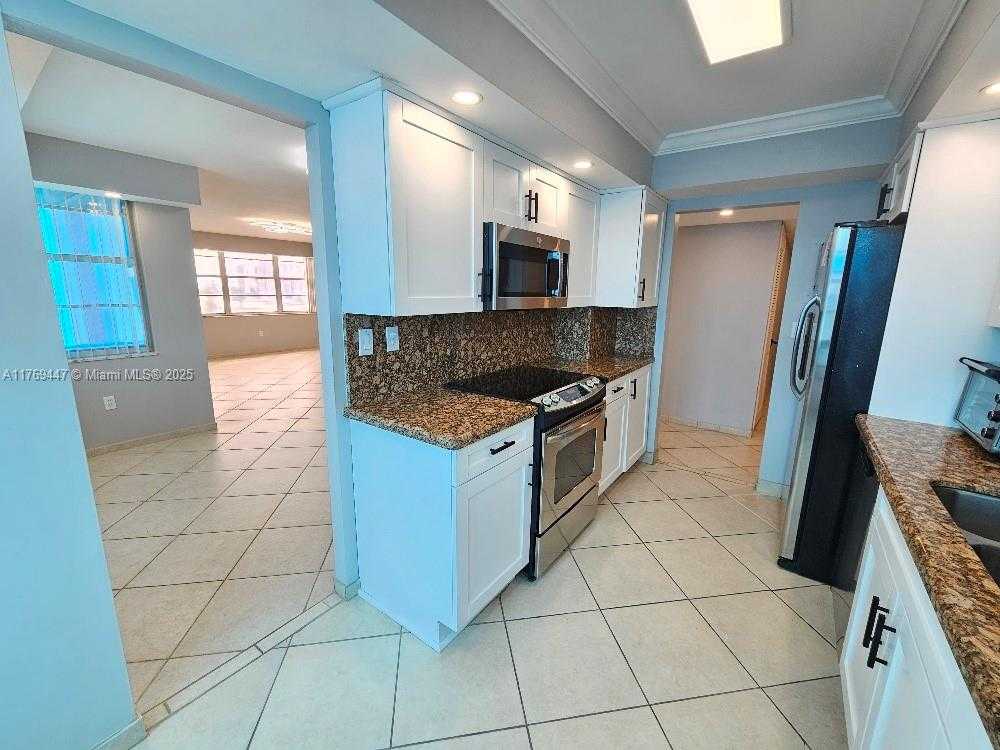 Small Image of 18041 BISCAYNE BLVD #1005, Aventura Number 2