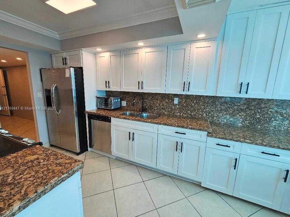 Small Image of 18041 BISCAYNE BLVD #1005, Aventura Number 3