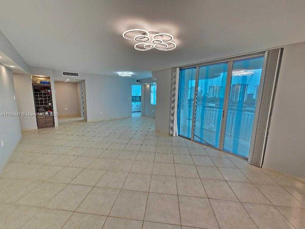 Small Image of 18041 BISCAYNE BLVD #1005, Aventura Number 5