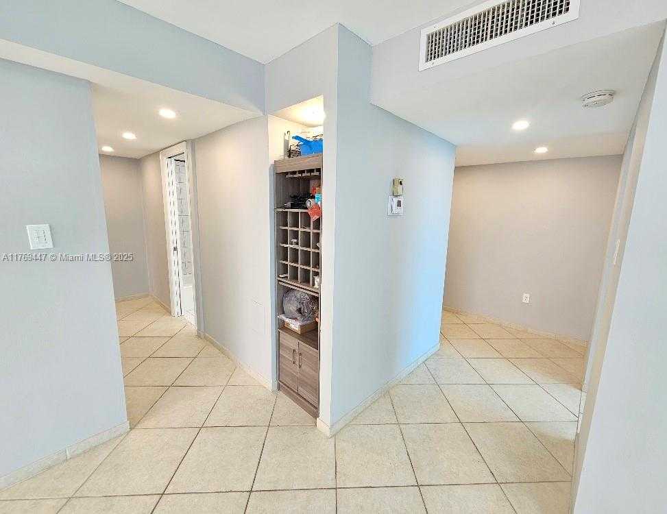 Small Image of 18041 BISCAYNE BLVD #1005, Aventura Number 7
