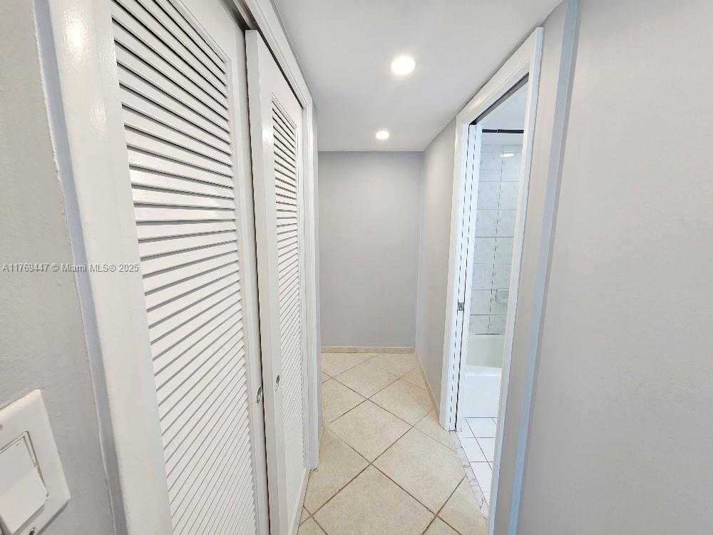 Small Image of 18041 BISCAYNE BLVD #1005, Aventura Number 8
