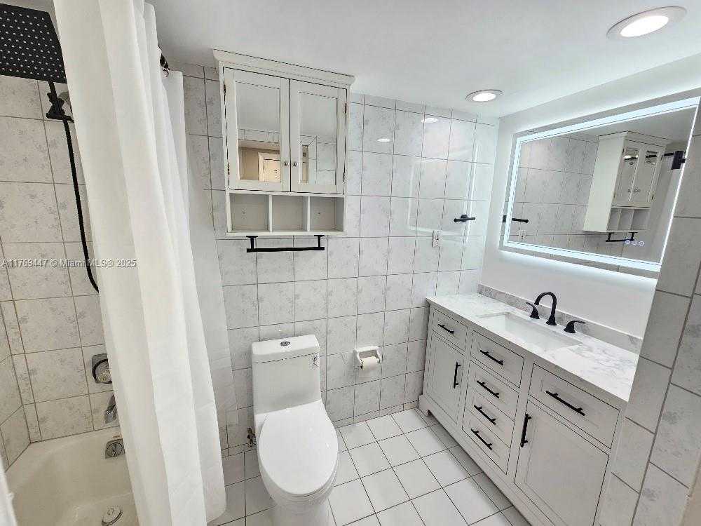 Small Image of 18041 BISCAYNE BLVD #1005, Aventura Number 9