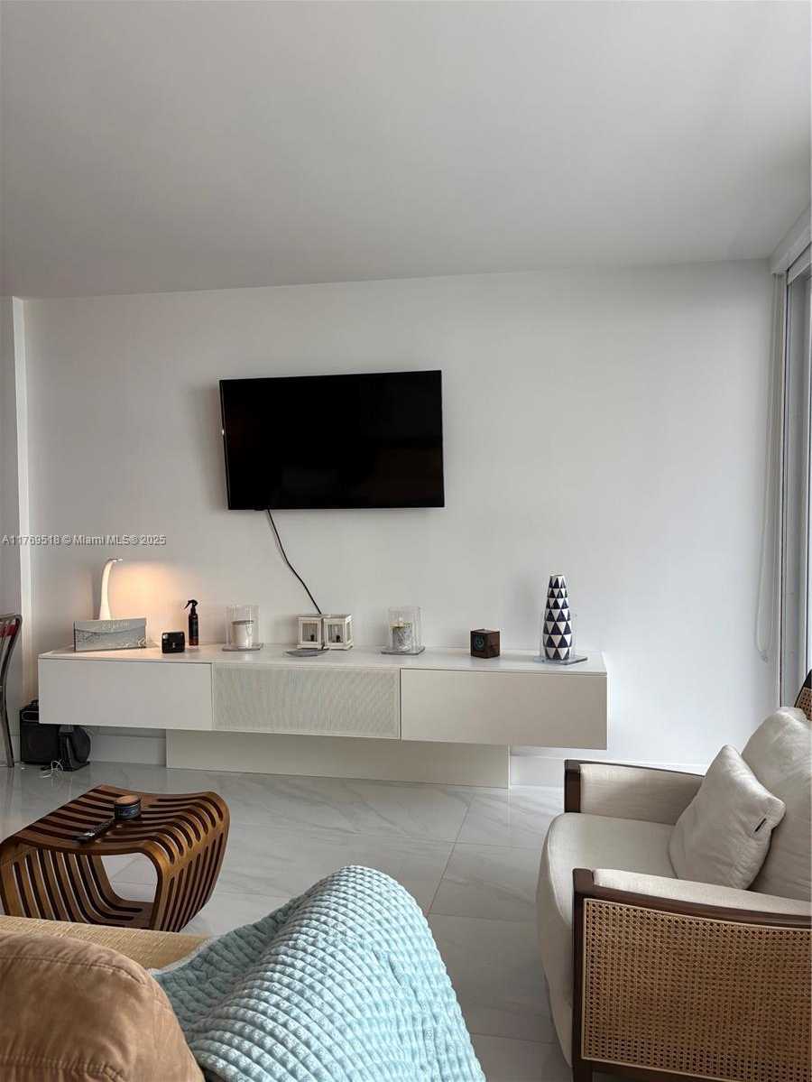 Small Image of 100 LINCOLN RD #1128, Miami Beach Number 2