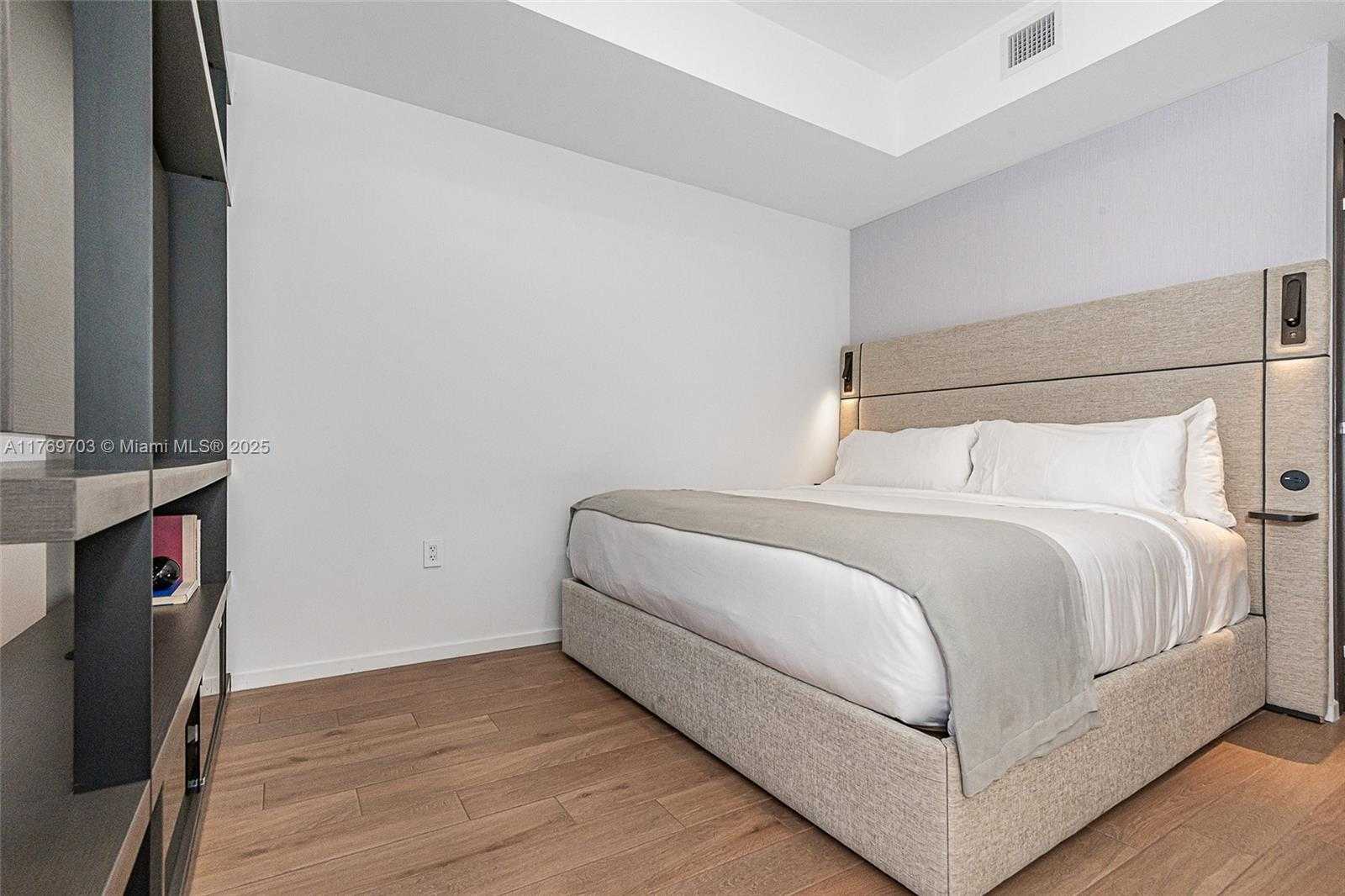 Small Image of 398 NORTH EAST 5TH ST #2207, Miami Number 20