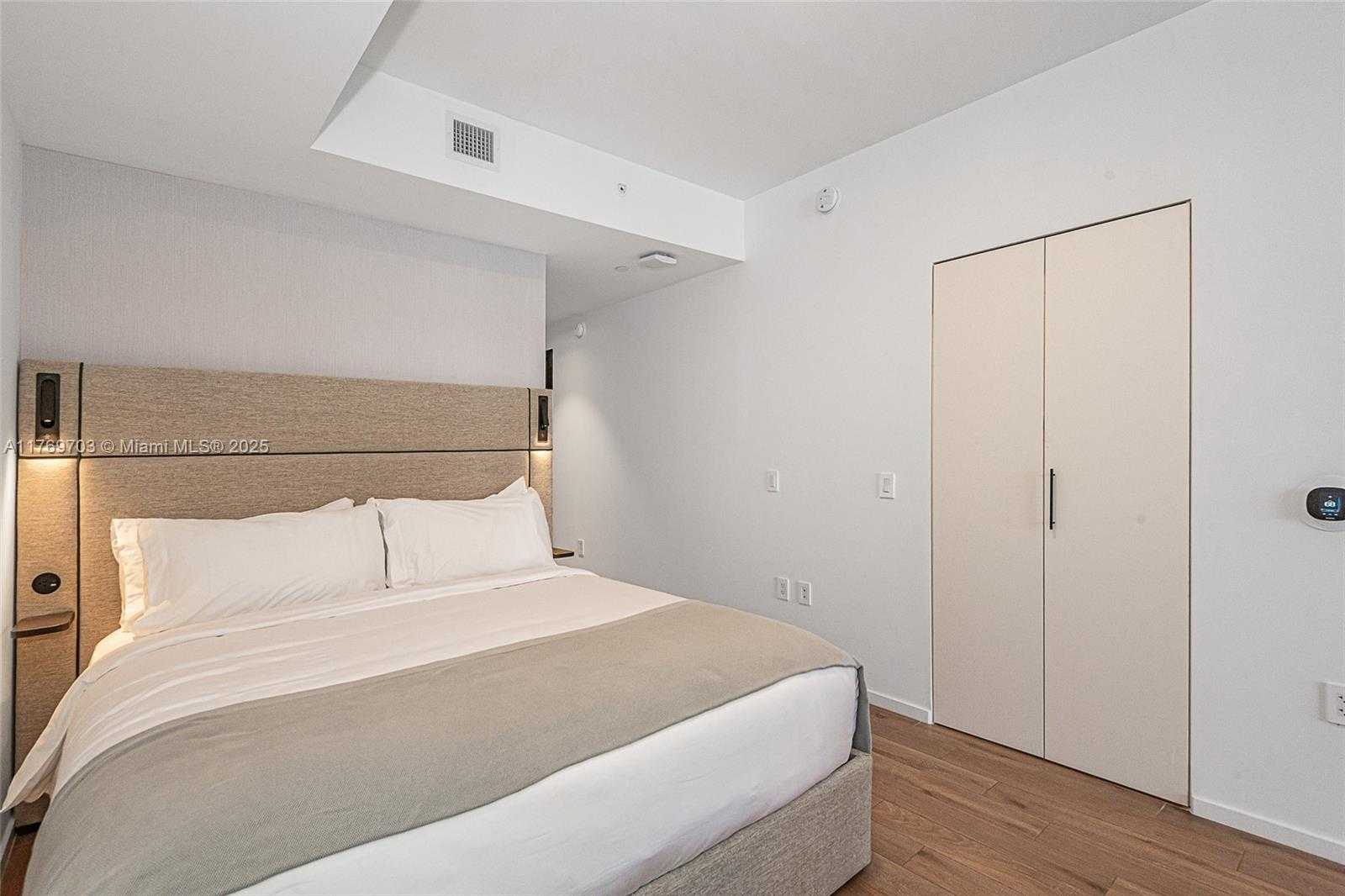 Small Image of 398 NORTH EAST 5TH ST #2207, Miami Number 21