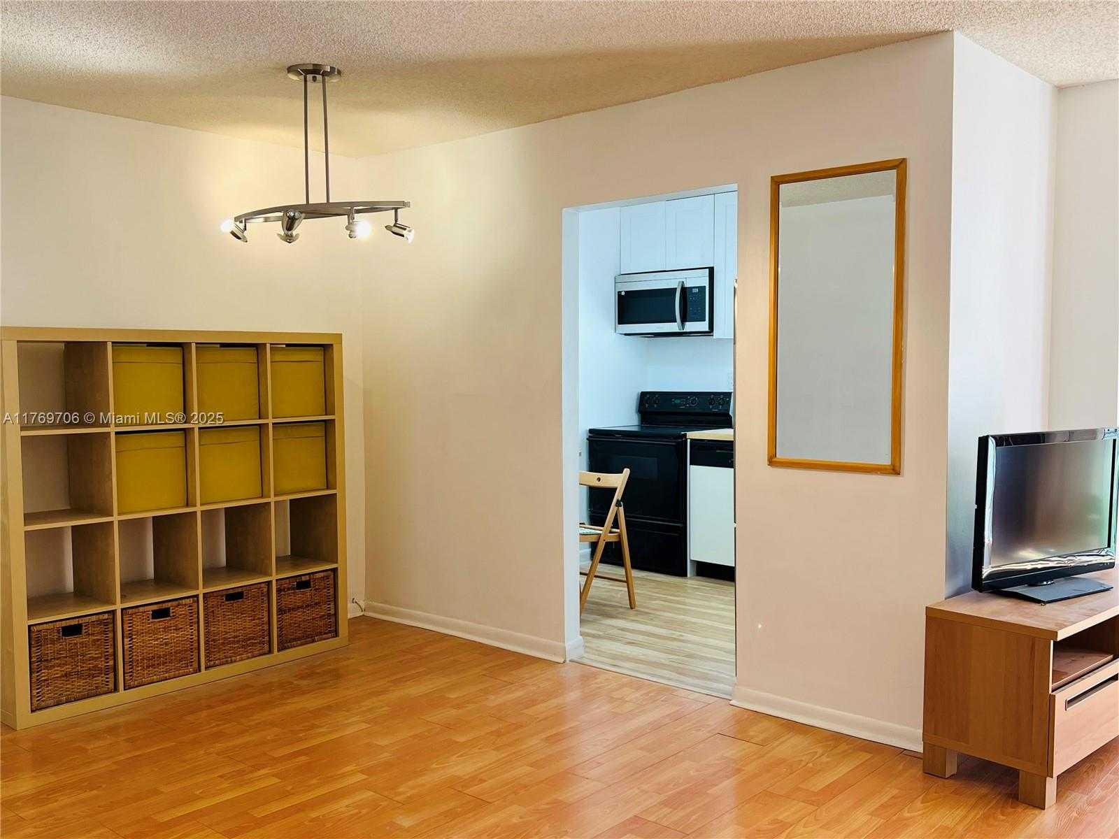 Small Image of 17011 NORTH BAY RD #111, Sunny Isles Beach Number 10