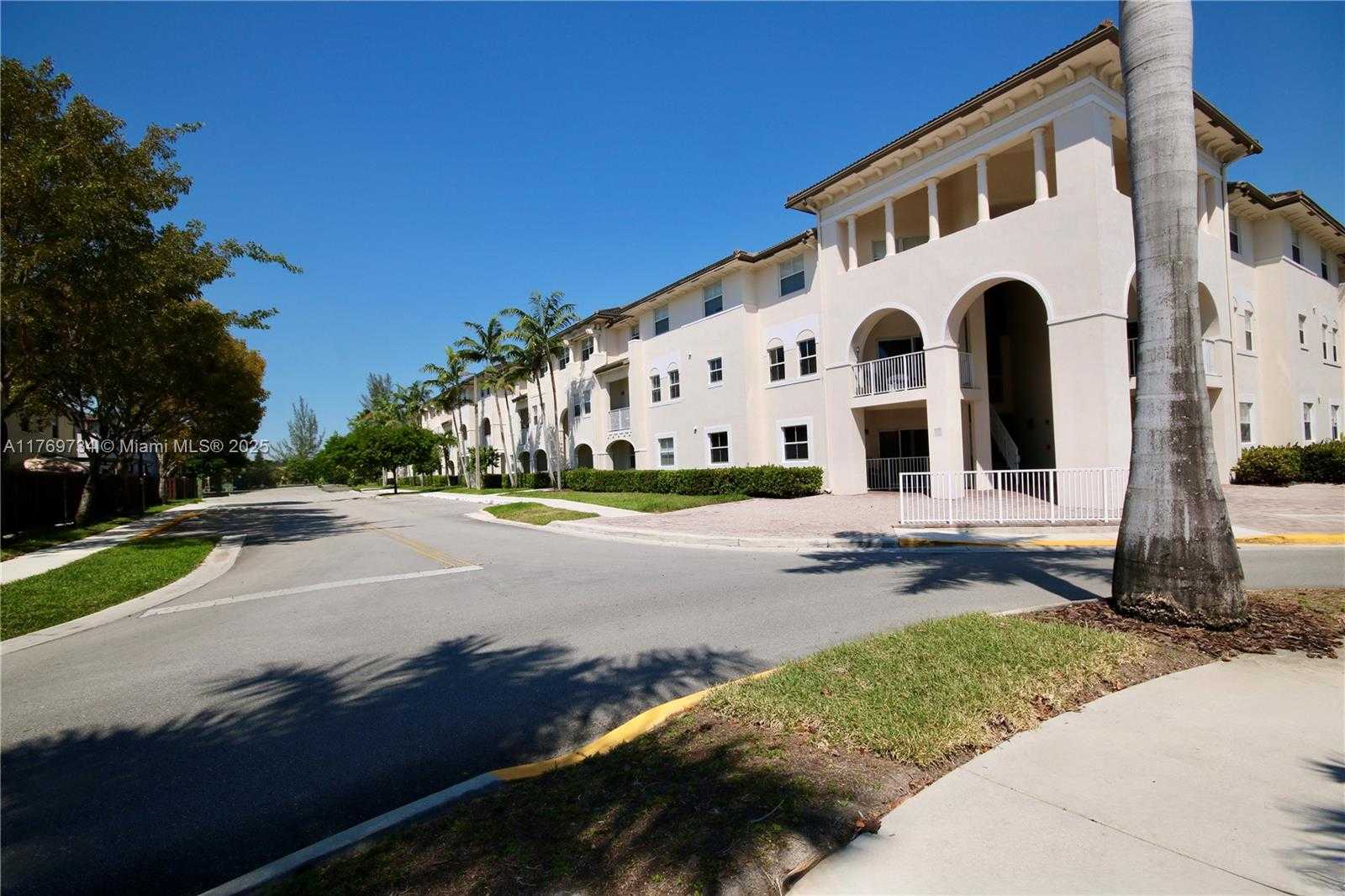 Small Image of 11601 NORTH WEST 89TH ST #104, Doral Number 3