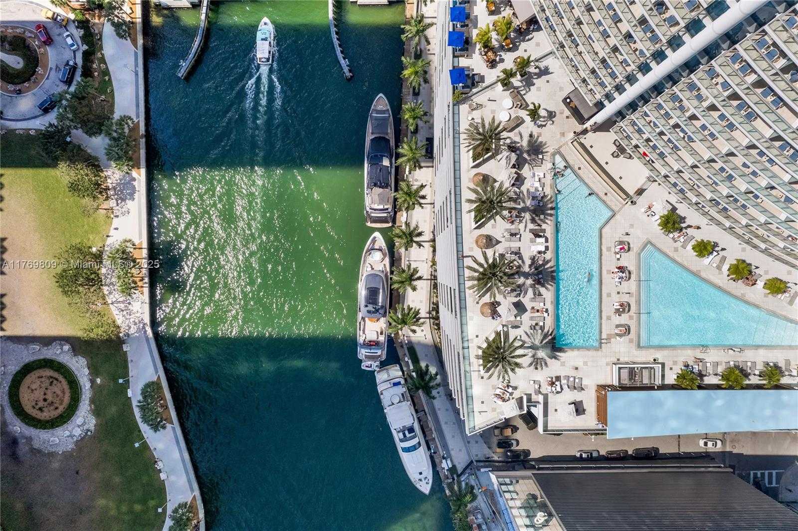 Small Image of 200 BISCAYNE BOULEVARD WAY #3207, Miami Number 10
