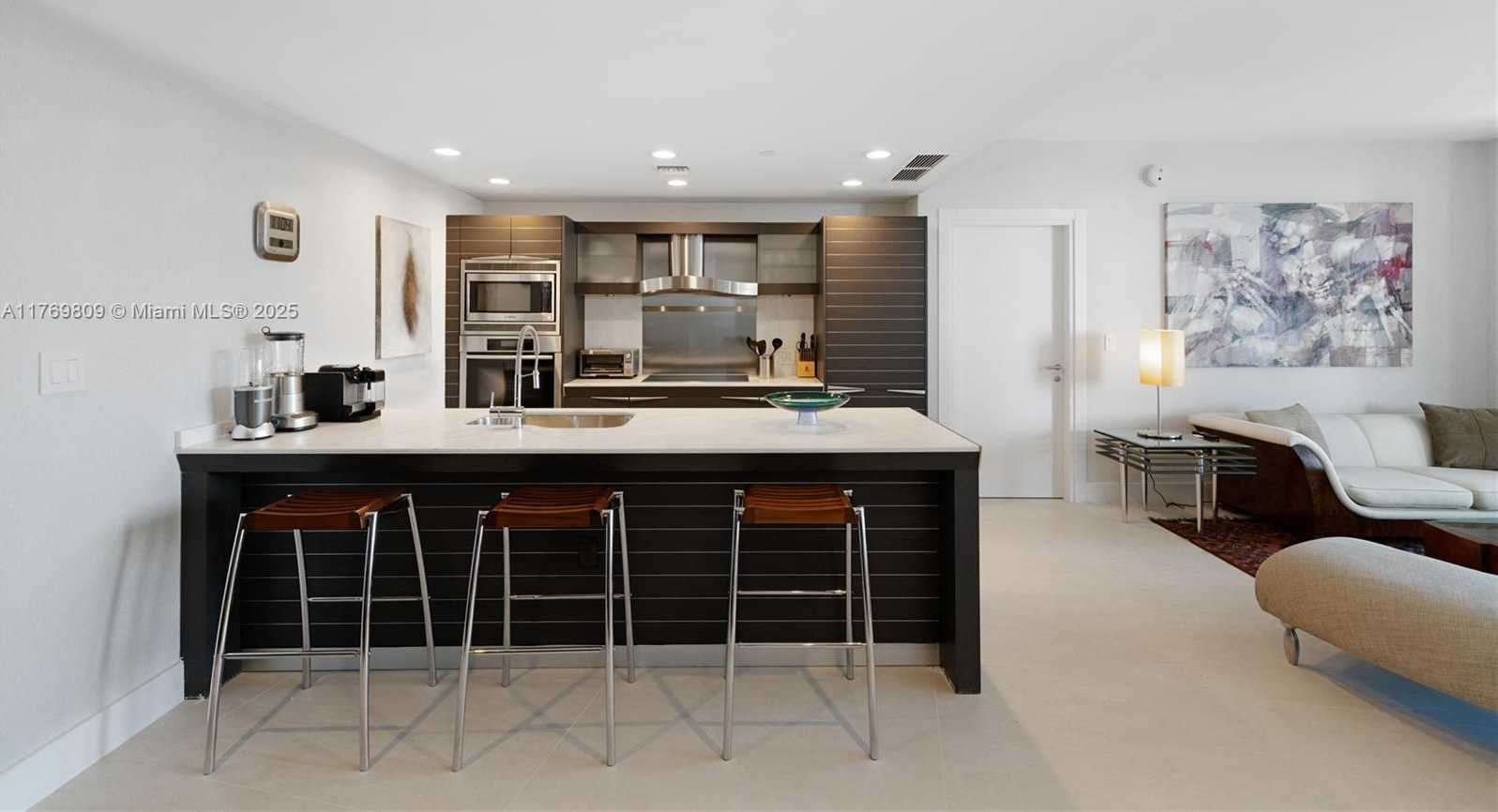 Small Image of 200 BISCAYNE BOULEVARD WAY #3207, Miami Number 13