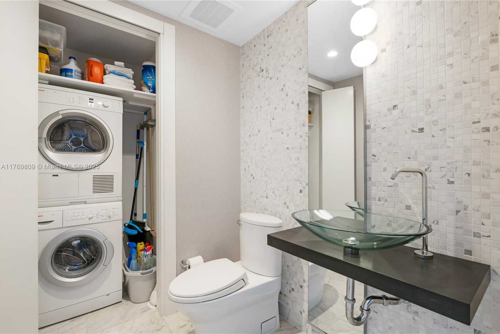 Small Image of 200 BISCAYNE BOULEVARD WAY #3207, Miami Number 16