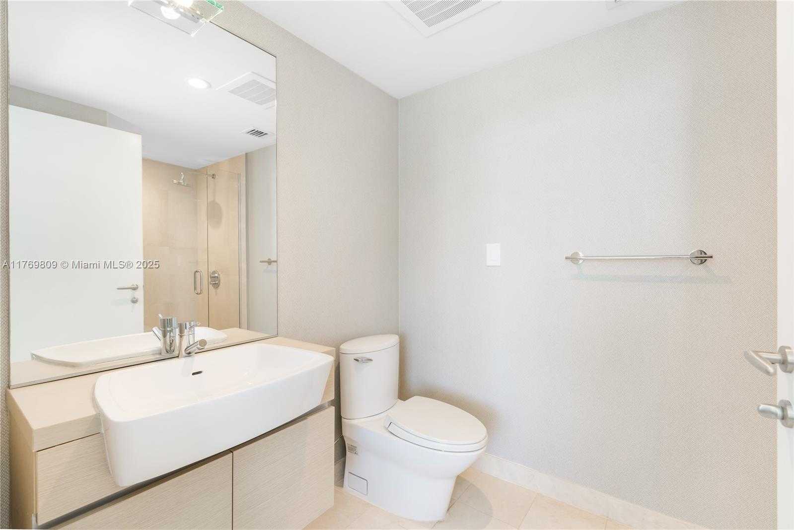 Small Image of 200 BISCAYNE BOULEVARD WAY #3207, Miami Number 27