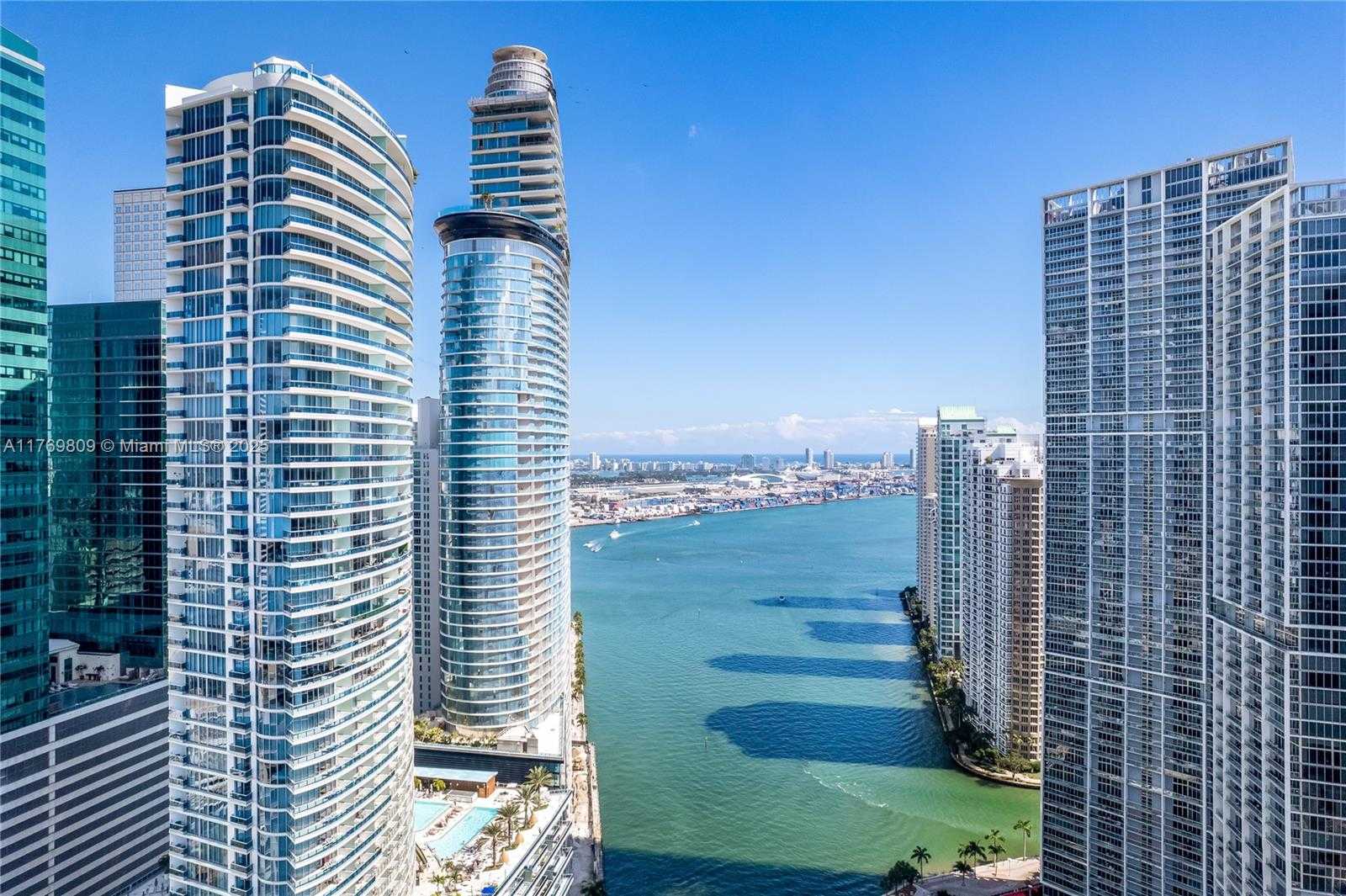 Small Image of 200 BISCAYNE BOULEVARD WAY #3207, Miami Number 29