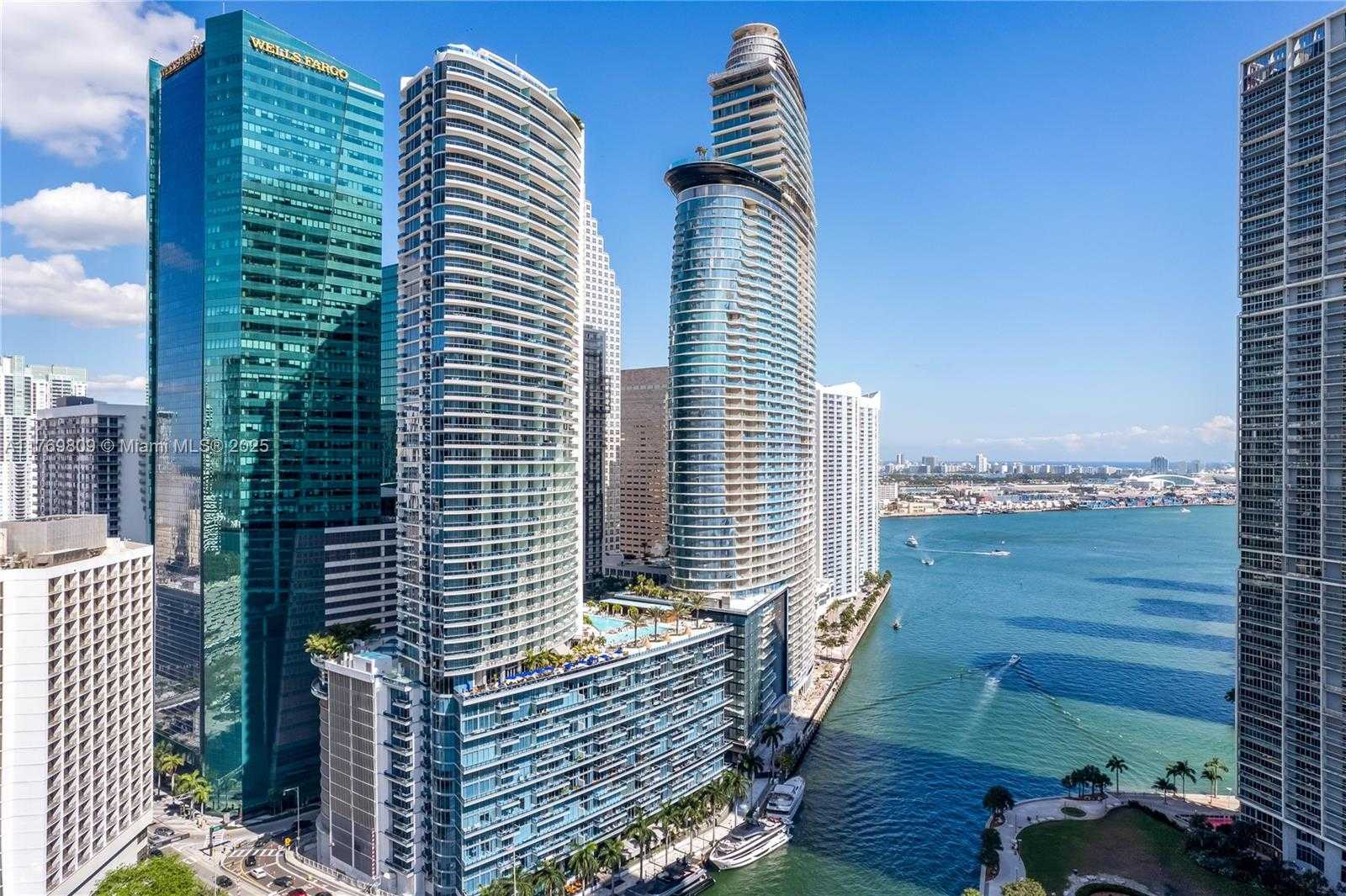 Small Image of 200 BISCAYNE BOULEVARD WAY #3207, Miami Number 3