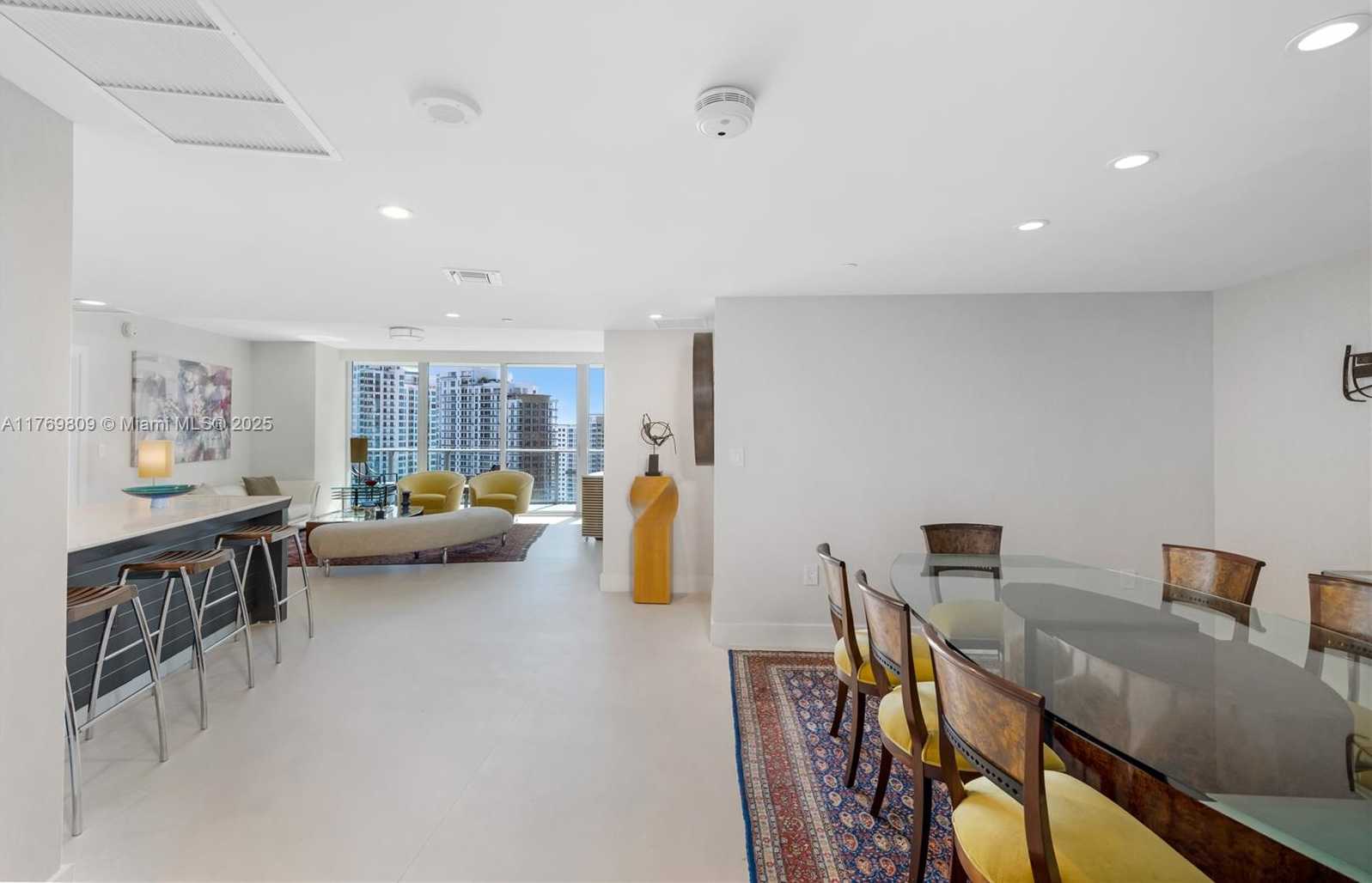 Small Image of 200 BISCAYNE BOULEVARD WAY #3207, Miami Number 4