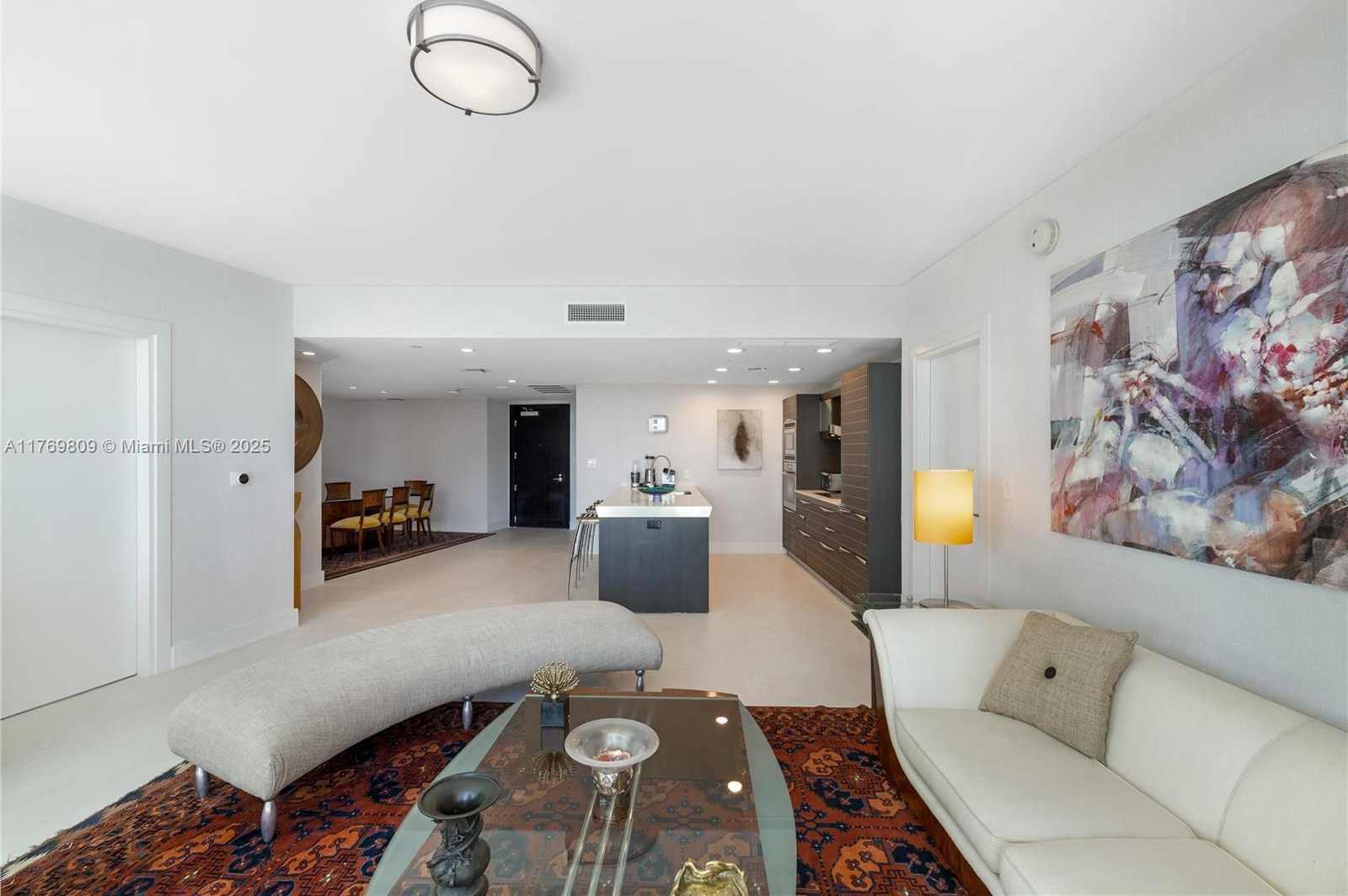 Small Image of 200 BISCAYNE BOULEVARD WAY #3207, Miami Number 6