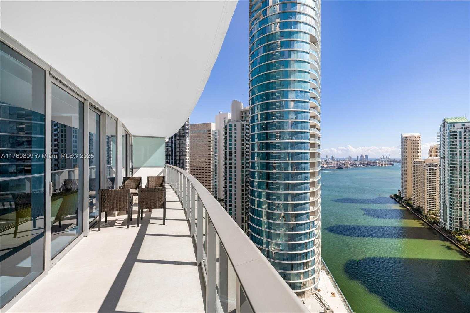 Small Image of 200 BISCAYNE BOULEVARD WAY #3207, Miami Number 7