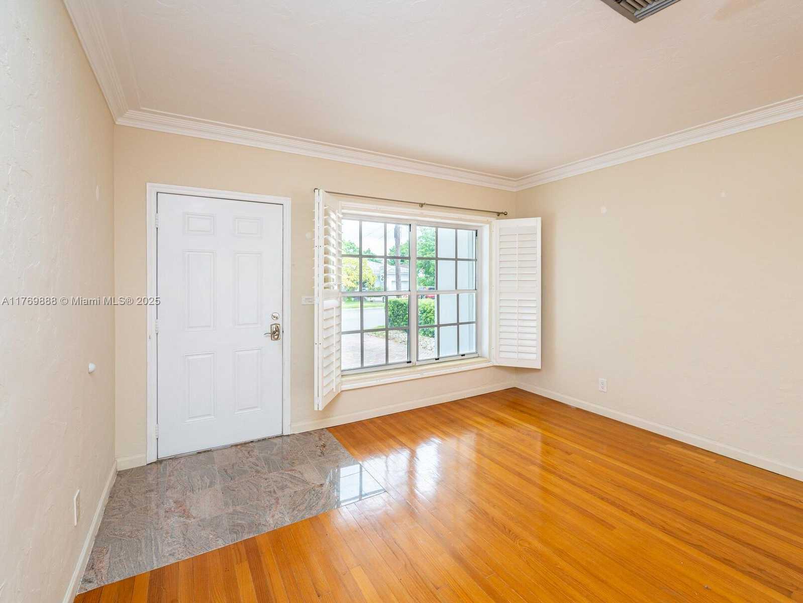 Small Image of 9441 BYRON AVE, Surfside Number 10