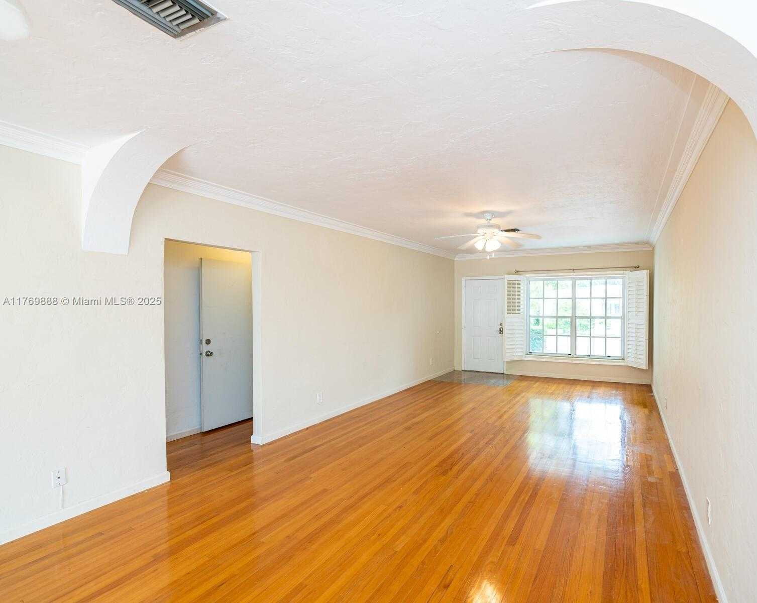 Small Image of 9441 BYRON AVE, Surfside Number 11