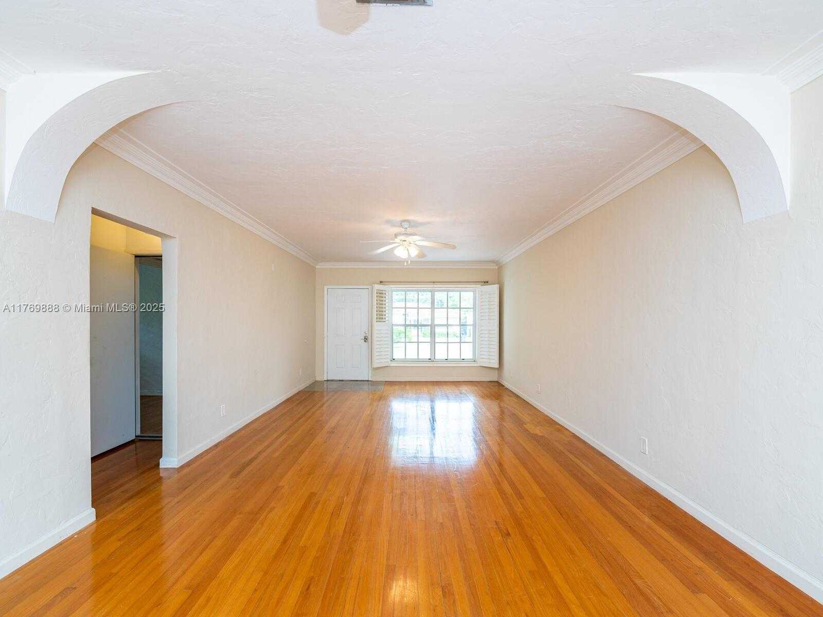 Small Image of 9441 BYRON AVE, Surfside Number 14