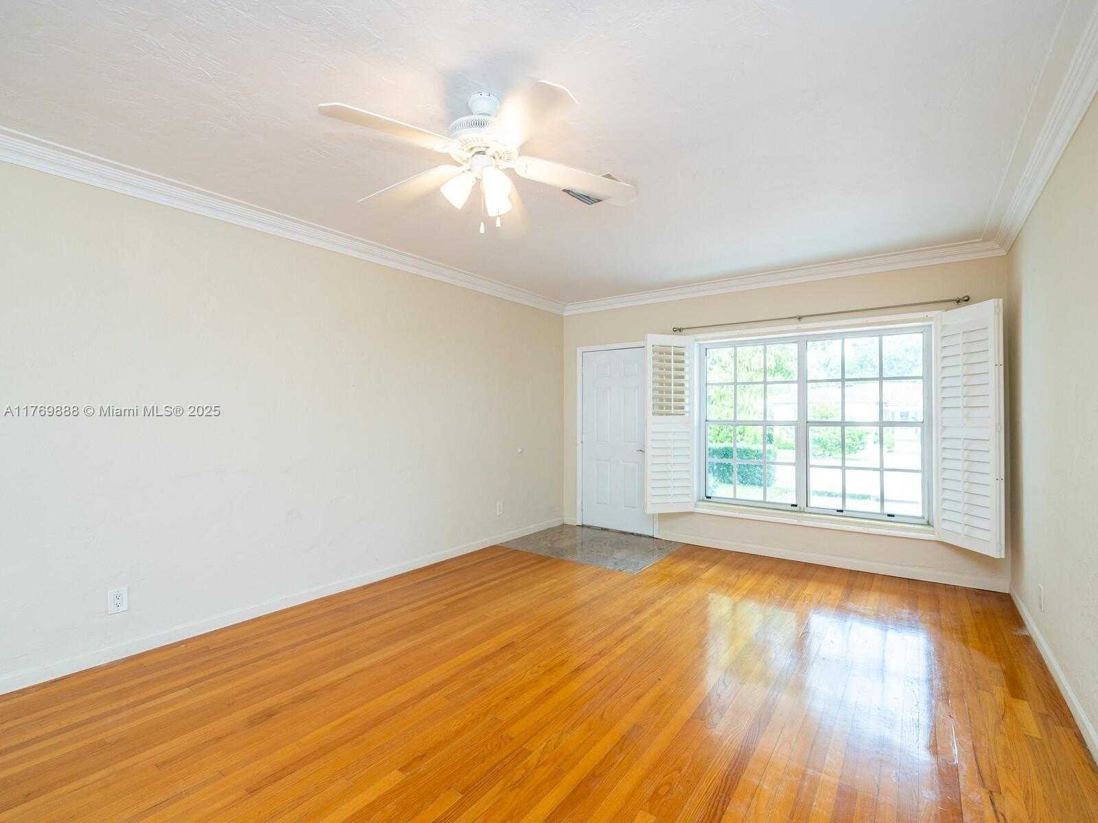 Small Image of 9441 BYRON AVE, Surfside Number 15