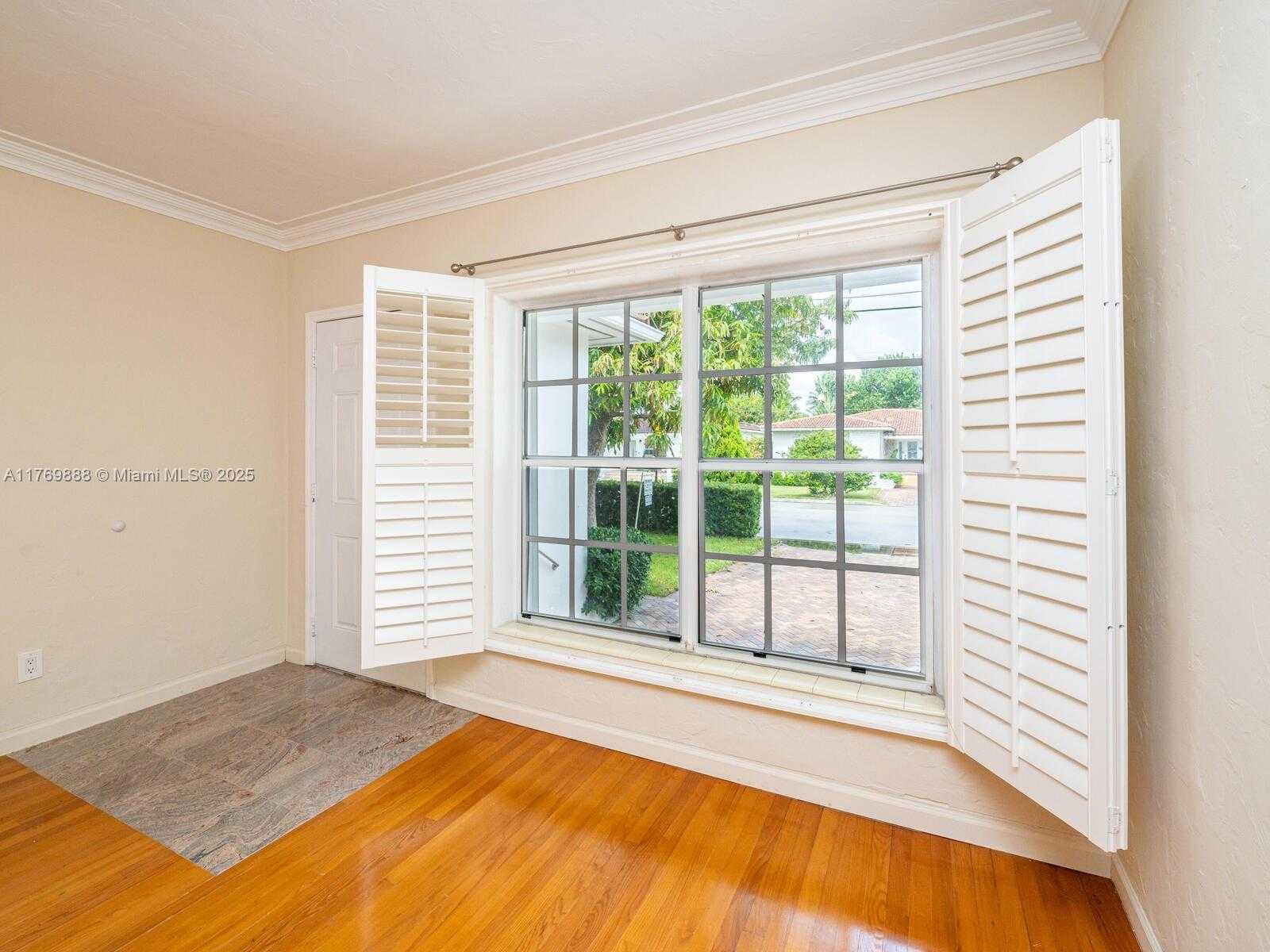 Small Image of 9441 BYRON AVE, Surfside Number 16