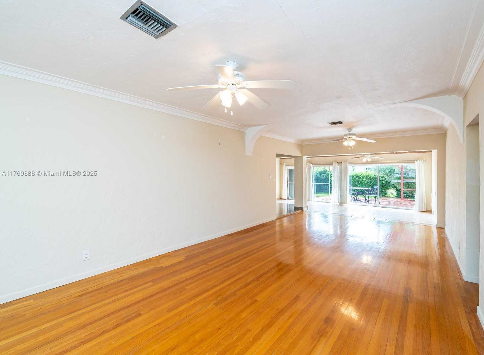 Small Image of 9441 BYRON AVE, Surfside Number 18